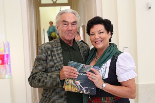  http://www.apa-fotoservice.at/galerie/8186
Galeristin Monika Ziwna und Kunstfreund Beppo Mauhart bei der
Eröffnung der Sonderpräsentation in der Herrengasse 17, 1010 Wien