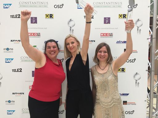 Vorschau Bild von Preisträgerinnen Manuela Grundner (murbit), Anita
Jurina (Kastner & Öhler) Gudrun Jölller (FilmKulturKonzepte)