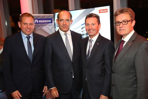  http://www.apa-fotoservice.at/galerie/8241 
Im Bild v.l.n.r.: Karl-Heinz Hausberg (Vertriebsleiter RENSON Schweiz/
Österreich), Paul Renson (Geschäftsführer RENSON), Michael Walter (
VELUX Geschäftsführer), Johannes Reiter (Vertriebsleiter Modulares 
Oberlicht System VELUX Österreich)