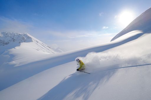 Skifahren in Lech Zürs: Ab diesem Winter sind
alle Orte am Arlberg per Ski erreichbar.