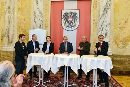 Vorschau Bild von Expertenpodium anlässlich der Veranstaltung "Netze 2050 -
Rückgrat der Energiezukunft?"