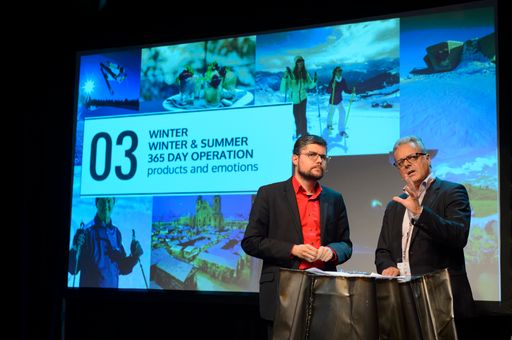  Ein internationales Forschungsteam - unter ihnen
Prof. Dr. Harald Pechlaner (EURAC Research, Bozen), im Bild rechts -
präsentierte im Rahmen des theALPS Media Summit 2016 im Gespräch mit
Moderator Patrick Rina (links) die Kernergebnisse der Studie
"Winterreisen in die Alpen".