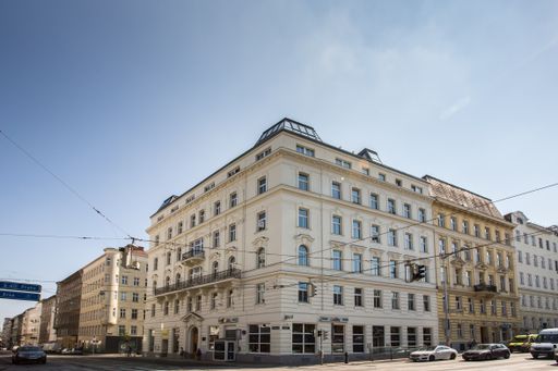 Zinshaus Alser Straße 71 im 8. Bezirk: Eines von
mehr als 200 Beispielen für das Entwicklungs-Know-how der CPI
Immobilien Gruppe.