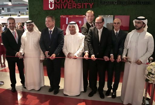 BILD zu TP/OTS v. l. n. r.: Mag. Zaid Maleh, Geschäftsführer von
DIID Management & MODUL University Dubai – Ahmad Bin Sulayem,
Vorstandsvorsitzender Dubai Multi Commodities Centre Freihandelszone
- DI Walter Ruck, Präsident Wirtschaftskammer Wien &
Universitätsratsvorsitzender MODUL University Vienna - Dr. Abdulla
Al Karam, Vorsitzender der Knowledge and Human Development Authority
(KHDA) - Mag. Dr. Andreas Liebmann-Holzmann, Österreichischer
Botschafter in Abu Dhabi – Prof. Dr. Karl Wöber, Rektor MODUL
University Vienna – Prof. Dr. Jörg Finsinger, Akademischer Leiter
MODUL University Dubai, Mohammed Saeed Al Raqbani, Geschäftsführer
Dubai Investments