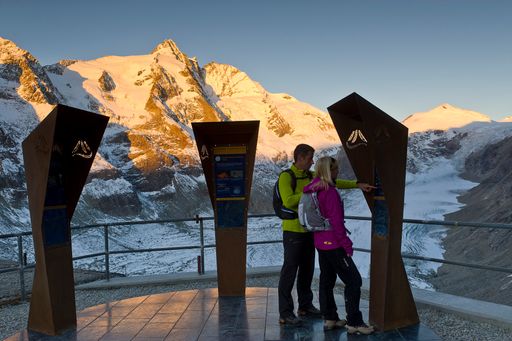 Der Alpe-Adria-Trail: Das Referenzprojekt der Trail Angels –
erfolgreich und international mehrfach ausgezeichnet. Beim Start der
ersten Etappe auf der Kaiser-Franz-Josefs-Höhe