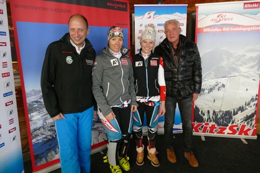  Die Skisaison ist eröffnet! Bereits jetzt haben
die ersten Pisten und Lifte im Skigebiet Kitzbühel geöffnet. Seien
Sie bei den Ersten am Berg dabei und genießen Sie die ersten
Schwünge der Saison auf perfekt präparierten Pisten.