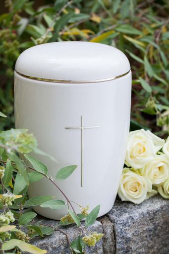 Vorschau Bild von Urne im Grünen © Friedhöfe Himmelblau GmbH Bilder
dürfen nur im Zusammenhang mit Berichterstattung über Bestattung
Himmelblau verwendet werden