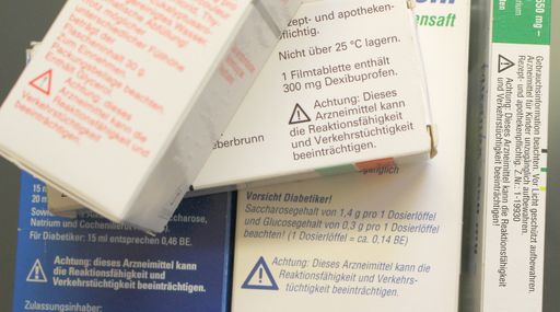 Medikamente können die Fahrtüchtigkeit
beeinträchtigen und das Reaktionsvermögen von Autofahrern
herabsetzen, warnen die Apotheker.