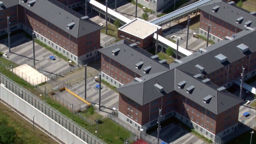 Vorschau Bild von Bis zu 510 Strafgefangene zwischen 14 und 24 Jahren
sind in der Justizvollzugsanstalt Wuppertal-Ronsdorf inhaftiert. Die
meisten der jugendlichen Gefangenen kommen aus zerrütteten
Familienverhältnissen. Sendetermin: Samstag, 29.10.2016 um 20:15 Uhr
bei RTL II. © RTL II - Recht zum Abdruck/Darstellung
zeitlich/sachlich beschränkt auf die Bewerbung der Sendung.