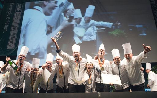  v. l. n. r.: Manuel Hammerl, Celino Waldner,
Michael Ploner, Siegfried Krammer, Philipp Stohner, Vanessa Fuchs,
Thomas Penz, Alexander Forbes jun., Alois Gasser Präsident