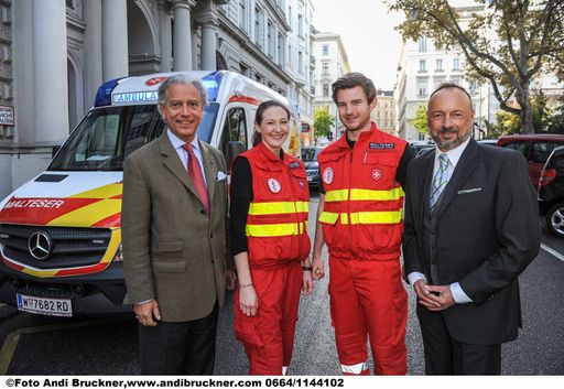 Übergabe des Krankentransporters an die Malteser
Österreich
