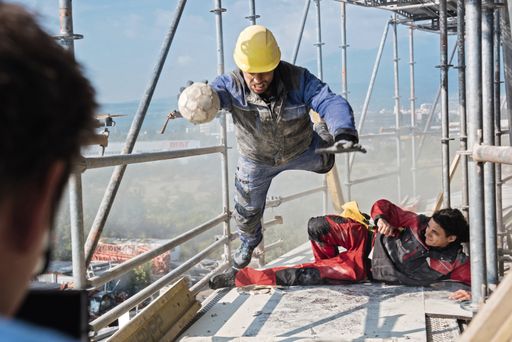 Vorschau Bild von Das PR-Bild des Jahres 2016 und Sieger in der
Kategorie Produktfoto: "MEWA Dynamic Construct. Offizielle
Ausrüstung für mehr Bewegungsfreiheit" eingereicht von MEWA
Textil-Service AG & Co. Management OHG. Fotograf: Jann Klee.
Honorarfreie Nutzung dieses Fotos nur in Zusammenhang mit
Berichterstattung zum PR-Bild Award.