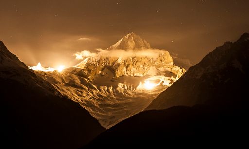 Vorschau Bild von Siegerfoto PR-Bild Award 2016 in der Kategorie
Tourismus "13 Sterne am Gipfel - Bietschhorn" eingereicht von
Lightandsummits, Fotograf: Marcel Grichting. Honorarfreie Nutzung
dieses Fotos nur in Zusammenhang mit Berichterstattung zum PR-Bild
Award.