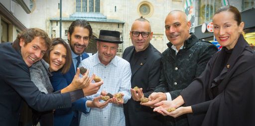  LucaMiliffi, Manuela Peressuti, Johannes Ziganek, Thomas
Edlinger, Juergen Christian Hoerl, Juwelier Werner Pejrimovsky,
Sabine Biasutti - TrüffelmodeschauTeam