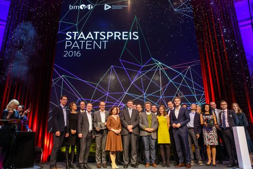Vorschau Bild von Infrastrukturminister Leichtfried und
Patentamtspräsidentin mit allen Nominierten zum Staatspreis Patent