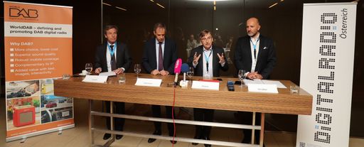 Generalversammlung des WorldDAB Forum Wien. Im Bild
v.l.n.r.: Helwin Lesch, Patrick Hannon, Graham Dixon, Wolfgang
Struber