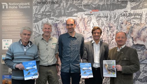 v.l. Dr. Hans Frey, Leiter der
„Richard-Faust-Bargeier-Zuchtstation“ Haringsee, DI Ferinand Lainer,
Nationalpark Hohe Tauern; Dr. Daniel Heglin, Präsident der VCF; Dr.
José Tavares, Geschäftsführer der VCF.