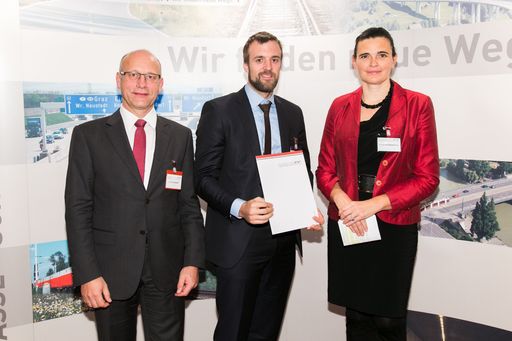 http://www.apa-fotoservice.at/galerie/8437 Im Bild
v.l.n.r.: Univ. Prof. Dr.-Ing. Dr. Martin Fellendorf
(Vorstandsvorsitzender FSV), Dr. techn. Ferdinand Pospischil, MSc
(Leopold-Franzens-Universität Innsbruck), Dipl.-Ing. Dr. Eva Maria
Eichinger-Vill (BMVIT)