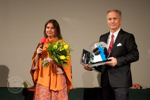 Sabine Holzer bei der Übergabe des "Kamera Alpin in
Gold"-Preises