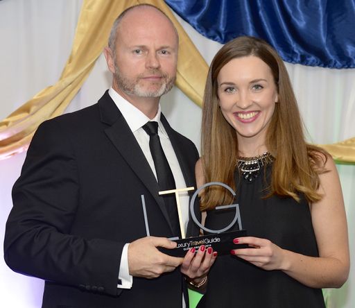  LTA Präsident Shane Green überreicht den Award an Aurelio
Marketing & PR Managerin Claudia Epp