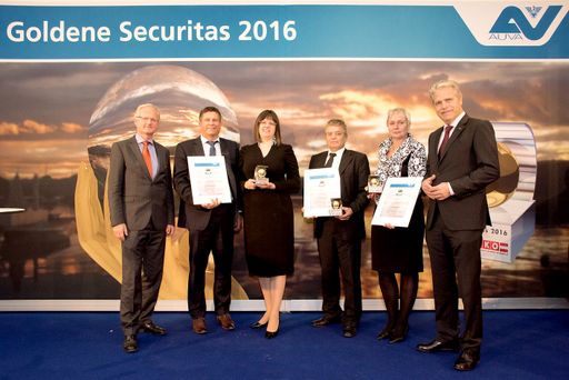 Bild 1 (v.l.n.r.): Dr. Martin Gleitsmann (Abteilungsleiter für
Sozialpolitik und Gesundheit der Wirtschaftskammer Österreich),
Christian Aufreiter (Alfred Wagner Stahl-Technik & Zuschnitt),
Christine Wagner (Alfred Wagner Stahl-Technik & Zuschnitt), Willy
Salzgeber (GMS Glas Metall Salzgeber) , Eva Schrott (Josef Schrott,
Bäcker und Konditor) , DDr. Anton Ofner (Obmann der AUVA) *** Die
Nutzung des Bildes für redaktionelle Zwecke ist kostenlos.
Weitergehende Nutzung bedarf der Zustimmung des Aussenders. ***