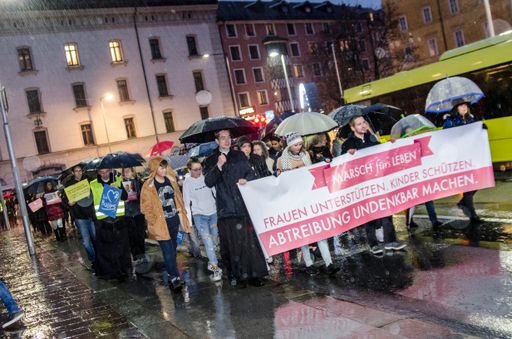  Erster "Marsch fürs Leben" in Innsbruck voller
Erfolg trotz Regen
