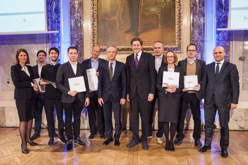Staatssekretär Harald Mahrer hat gestern im Haus der Industrie in
fünf Kategorien den Gründerpreis Phönix an Start-ups und
Forschungseinrichtungen verliehen.