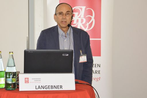 Dr. Thomas Langebner von der Vinzenz Gruppe erläuterte die
Risiken von Lieferengpässen