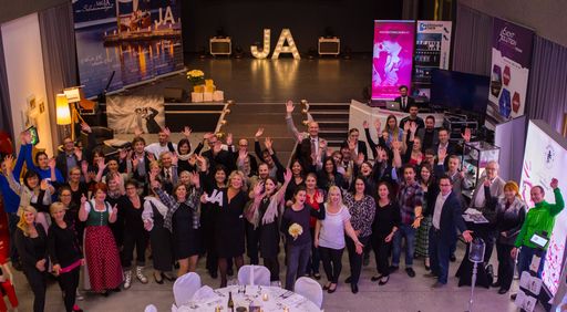 Vorschau Bild von Mehr als 60 engagierte Hochzeitsexperten
begeistert im Dienst der Brautpaare