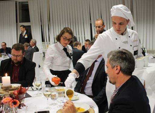 Vorschau Bild von Sieger-Team Schloss Fuschl beim finalen Wettkampf