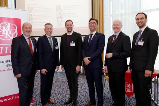  Unsere Experten diskutierten u.a. wie InsurTechs die
Geschäftsmodelle traditioneller Versicherungen beeinflussen.
