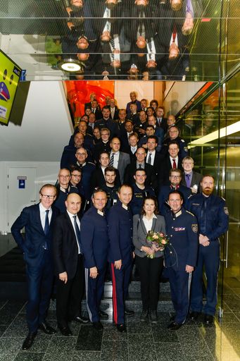 Raiffeisen NÖ-Wien ehrte 44 engagierte Wiener
ExekutivbeamtInnen.