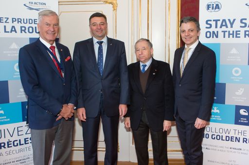 Vorschau Bild von Am Rande der FIA-Generalversammlung in Wien kam es
am Dienstag, 29.11., zu einem informellen Treffen zwischen
FIA-Präsident Jean Todt (2. v. re.), ÖAMTC-Präsident Werner Kraus
(li.), ÖAMTC-Verbandsdirektor Oliver Schmerold (re.) und Österreichs
Verkehrsminister Jörg Leichtfried.