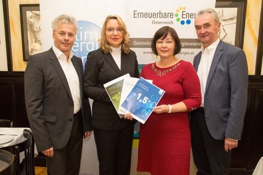  https://www.apa-fotoservice.at/galerie/8489/ Ingmar
Höbarth, Geschäftsführer Klima- und Energiefonds; Claudia Kemfert,
Professorin für Energieökonomie und Abteilungsleiterin am Deutschen
Institut für Wirtschaftsforschung e.V.; Angelika Köppl,
Umweltökonomin, Österreichisches Institut für Wirtschaftsforschung
(WIFO); Peter Püspök, Präsident Erneuerbare Energie Österreich