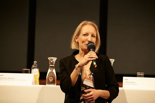Vorschau Bild von Martina Wiesenbauer-Vrublovsky (Geschäftsführerin
APA-OTS) begrüßte die Gäste bei OTSconnect.