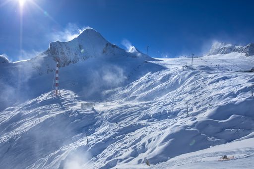 Der Kitzsteinhorn Snowpark bietet schon jetzt im frühen Winter
mit Glacier Park, Easy Park und der aktuell wohl einzigen Superpipe
weltweit ein einzigartiges Freestyle-Angebot
