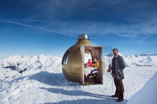 Mit der attraktiven Golden Moments Clubcard von
Ski Arlberg gibt es unter anderem monatlich einen außergewöhnlichen
Lunch in der „Golden Moments Kugel“ mitten im Skigebiet zu gewinnen.