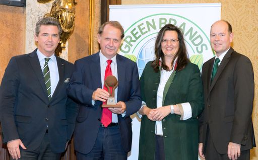 V.l.n.r.: Andreas Gnesda, Präsident des
Österreichischen Gewerbevereins; Markus Liebl, Generaldirektor Brau
Union Österreich; Gabriela Maria Straka, Leitung PR / Kommunikation
& CSR Brau Union Österreich; Norbert Lux, Chief Operating Officer
der GREEN BRANDS Organisation;