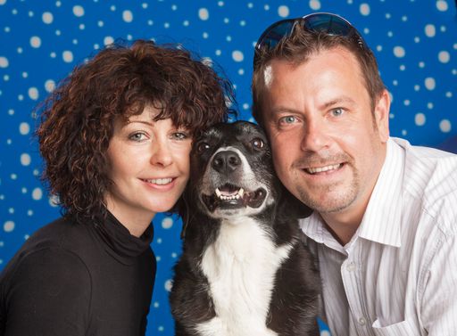  Die Veranstalter Nadja und Stefan Elmer und ihr Hund Toni freuen
sich auf viele Tierfreunde