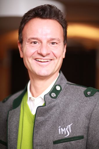 Der erfahrene Touristiker Mag. Michael
Mattersberger initiierte zwischen September 2014 und Jänner 2017 als
Geschäftsführer von Imst Tourismus zahlreiche neue Projekte in den
Bereichen Produktentwicklung und Marketing/Werbung wie den Imster
Rennradmarathon oder den neuen Webauftrat der Region.