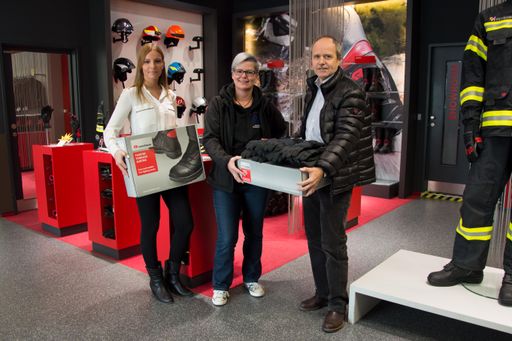 Nicole Auer (Rosenbauer), Gudrun Renger
(Griechenlandhilfe/Greek Aid), Roland Leitner (Rosenbauer)