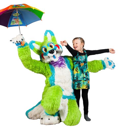  Der grüne Kuschelwolf Tanhi mit Ines