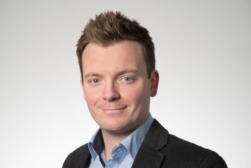  Alexander Stiglitz (33), Channel Account Manager
F-Secure: "Meine bisherige Erfahrung im Key Account Management werde
ich gezielt einsetzen, um F-Secure auch im österreichischen Markt
auf die Erfolgsschiene zu führen und ein leistungsfähiges
Partnernetzwerk zu errichten."