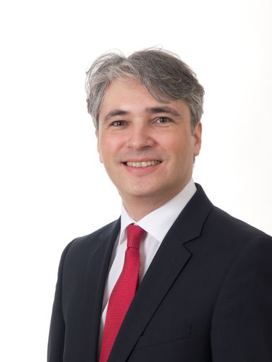 Vorschau Bild von Jürgen Reinhart (46), Presales Engineer F-Secure:
"Im Markt für IT-Sicherheitslösungen herrscht ein harter
Verdrängungswettbewerb, den wir durch eine persönliche Betreuung des
Fachhandels gewinnen möchten."