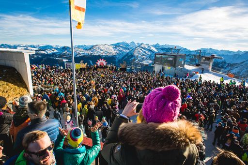 Tausende Gäste sorgen für perfekte Stimmung beim
Rave on Snow 2016