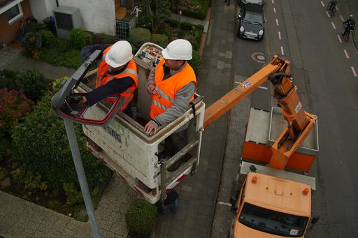 Vorschau Bild von Die Kombination von LED-Leuchten mit dem Philips
CityTouch-Lichtmanagementsystem ermöglicht der deutschen Stadt
Bergisch Gladbach Energie- und Betriebskosteneinsparungen,
bedarfsgerechte Lichtsteuerung und trägt zum Werterhalt der Anlage
bei.