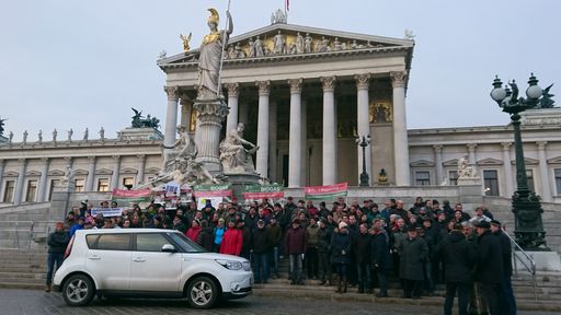 Kundgebung vor dem Parlament