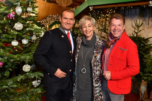 Vorschau Bild von Dieter Ehrengruber, Klaudia Jung, Patrick Lindner
bei der Aufzeichnung der Weihnachtssendung