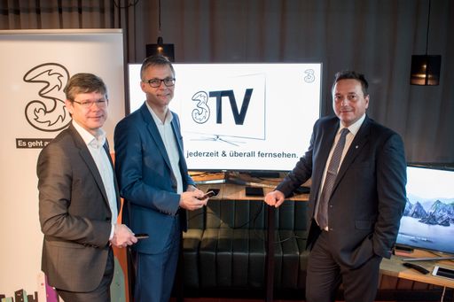 http://www.apa-fotoservice.at/galerie/8580
v.l.n.r.: Rudolf Schrefl (3CCO), Jan Trionow (3CEO) Martin Wallner
(Vice President Samsung Electronics Austria)
