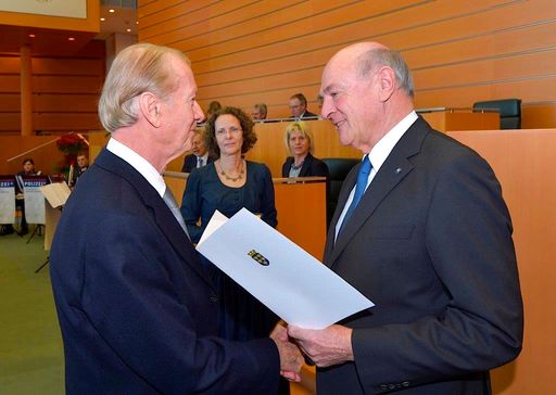  Landeshauptmann Dr. Erwin Pröll überreicht "Großes
Ehrenzeichen für Verdienste um das Land Niederösterreich" an
BEKUM-Gründer Gottfried Mehnert.